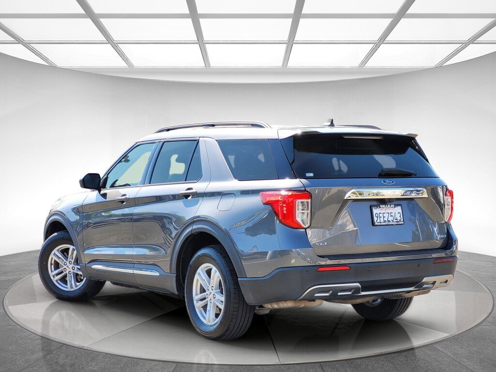 Used 2023 Ford Explorer XLT w/ Equipment Group 202A image 6