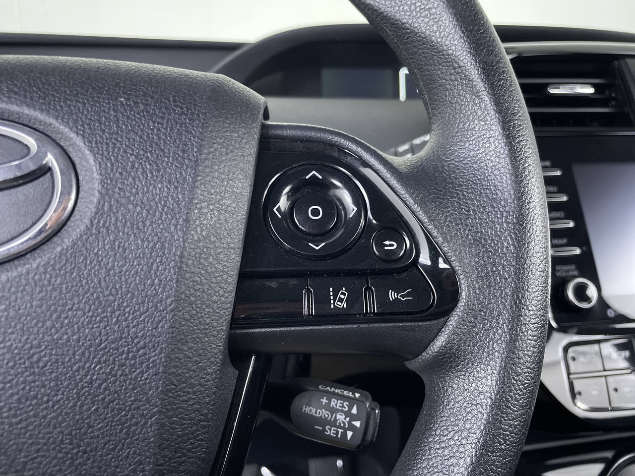 Used 2022 Toyota Prius LE FWD image 26