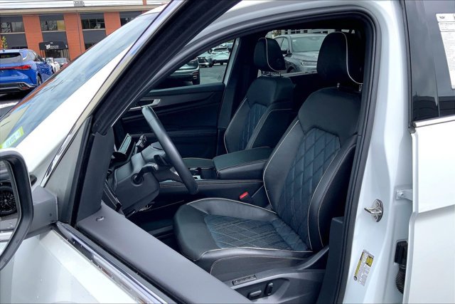Used 2025 Volkswagen Atlas Cross Sport SEL Premium R-Line AWD/4WD image 25