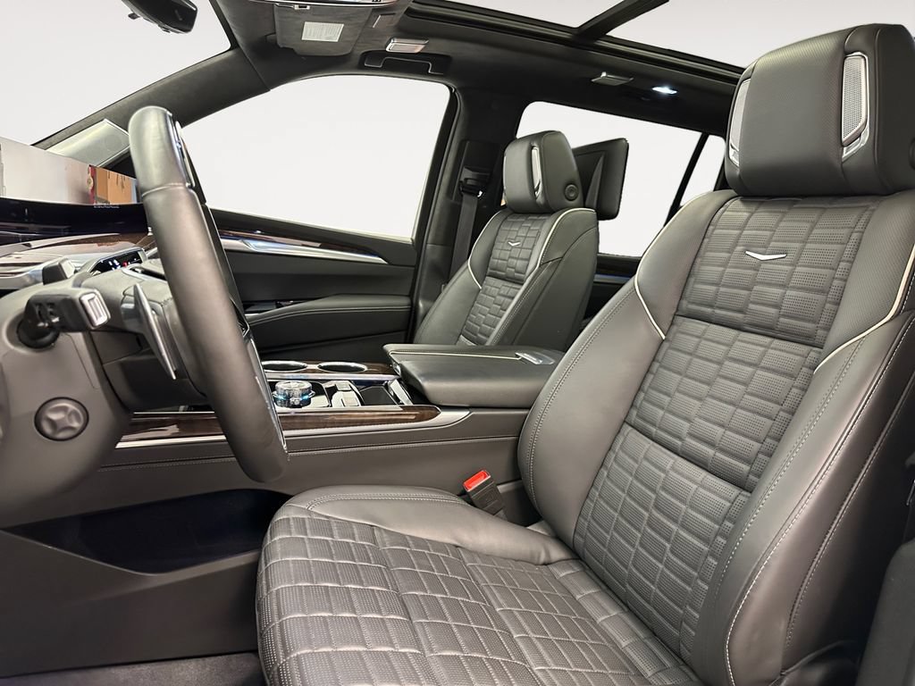 Used 2025 Cadillac Escalade ESV Sport Platinum AWD/4WD image 9