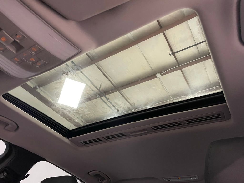 Used 2010 Mercedes-Benz E 550 4MATIC Sedan w/ Premium 2 Pkg image 26