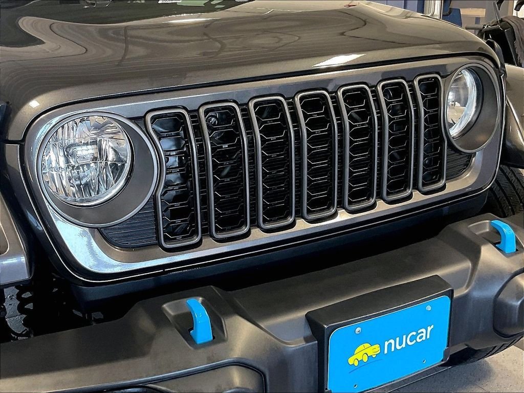 Used 2024 Jeep Wrangler Unlimited w/ Convenience Group AWD/4WD image 30