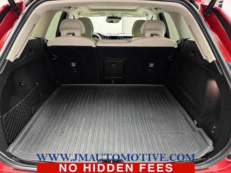 Used 2019 Volvo XC60 T5 Momentum w/ Multimedia Package AWD/4WD image 17
