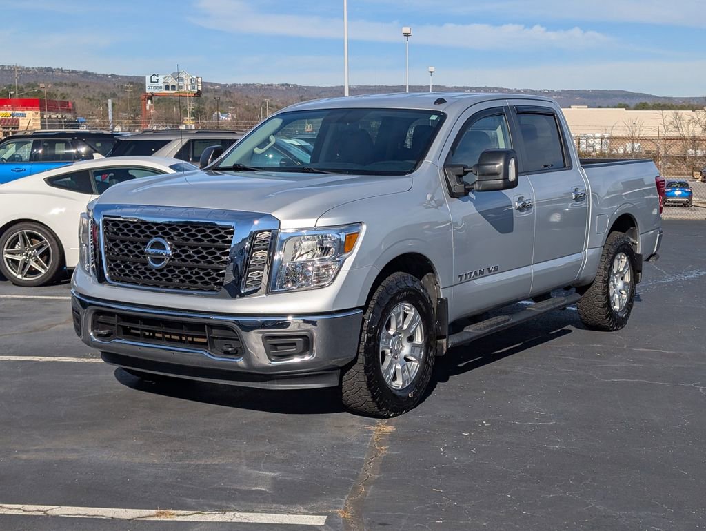 Used 2018 Nissan Titan SV image 3