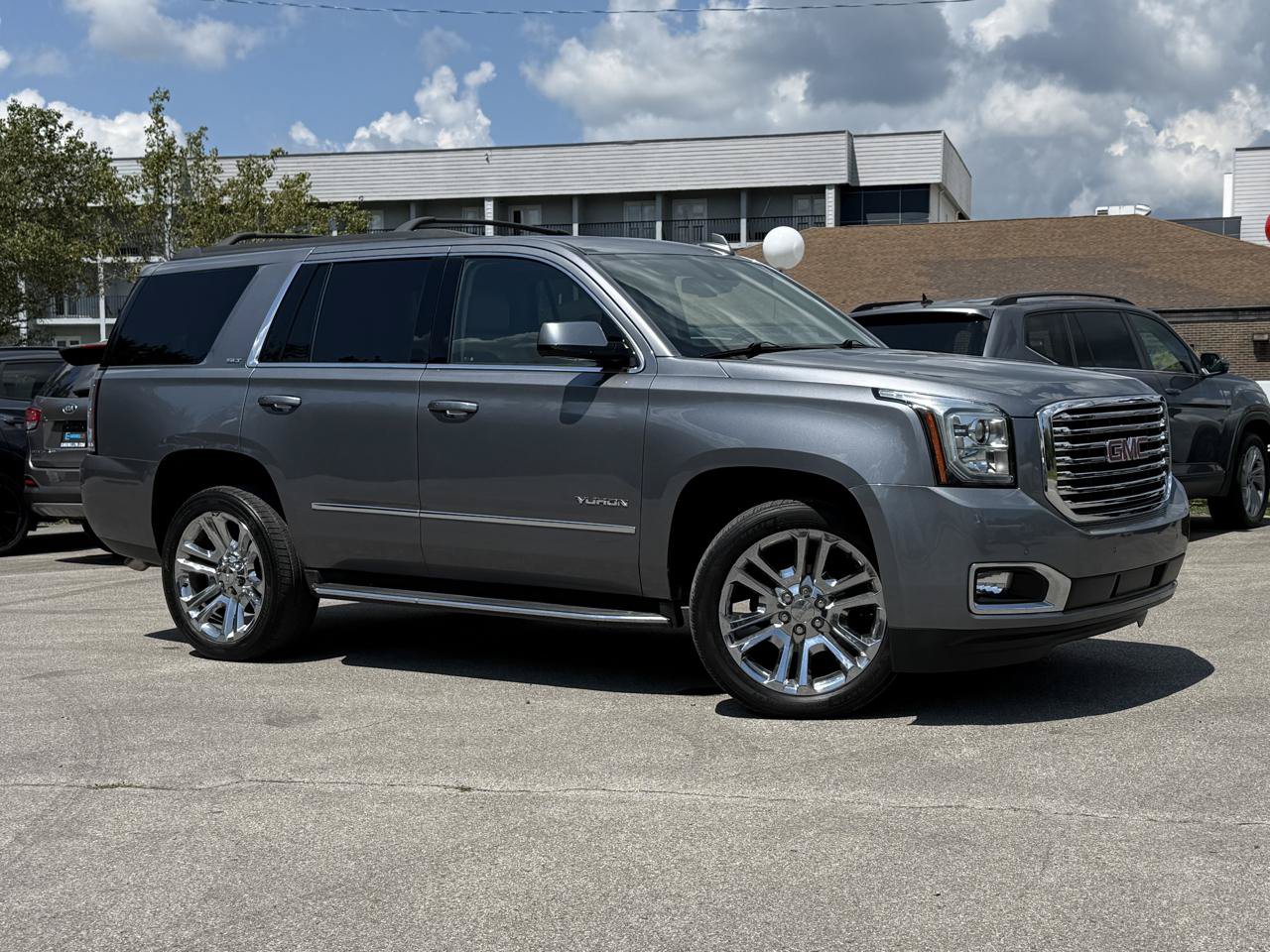 Used 2020 GMC Yukon SLT w/ Premium Edition AWD/4WD image 2