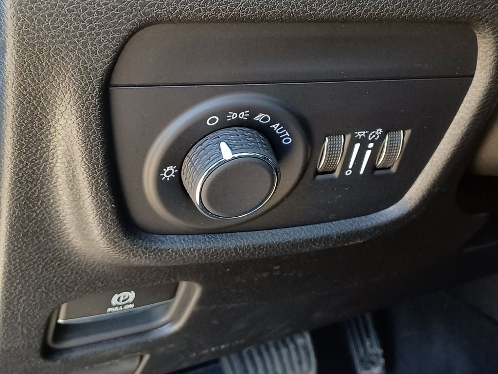 Used 2024 Jeep Grand Cherokee Altitude AWD/4WD image 13