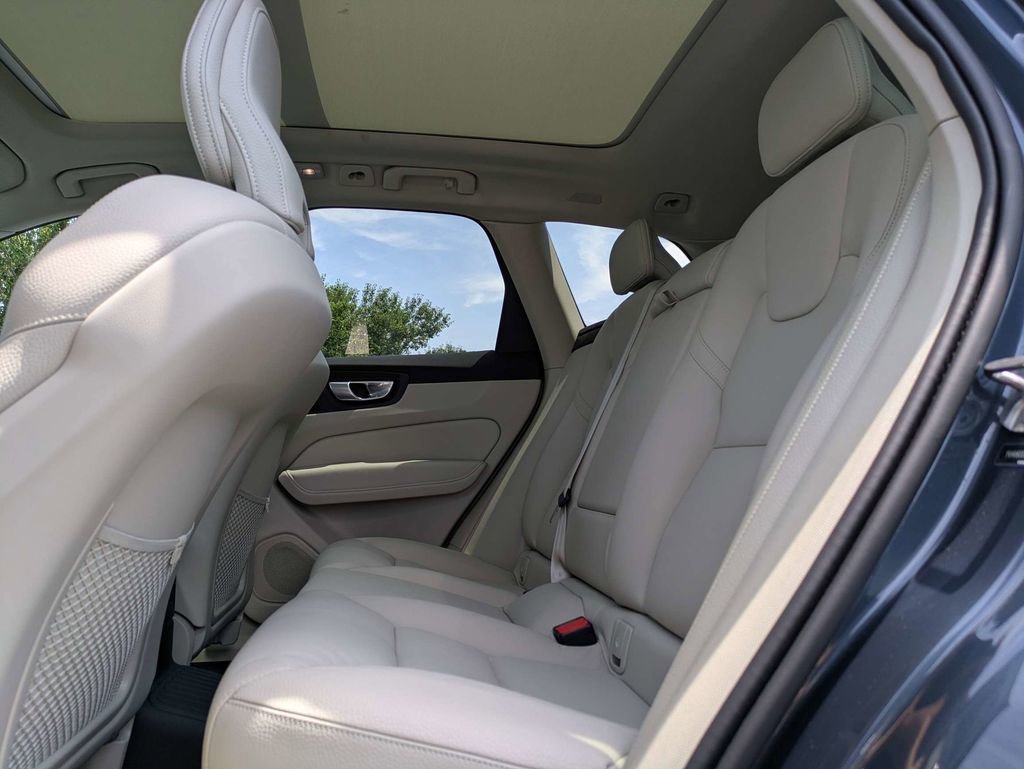 Certified 2024 Volvo XC60 T8 Plus w/ Protection Package Premier AWD/4WD image 16