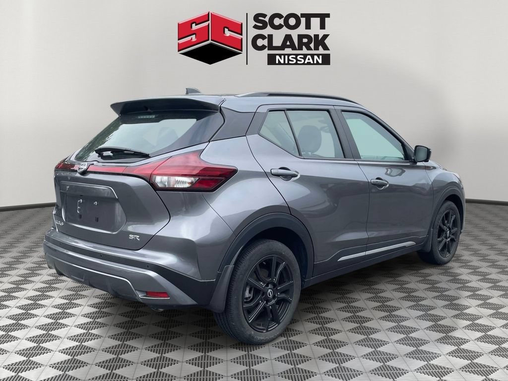 Used 2023 Nissan Kicks SR w/ SR Premium Package FWD image 6