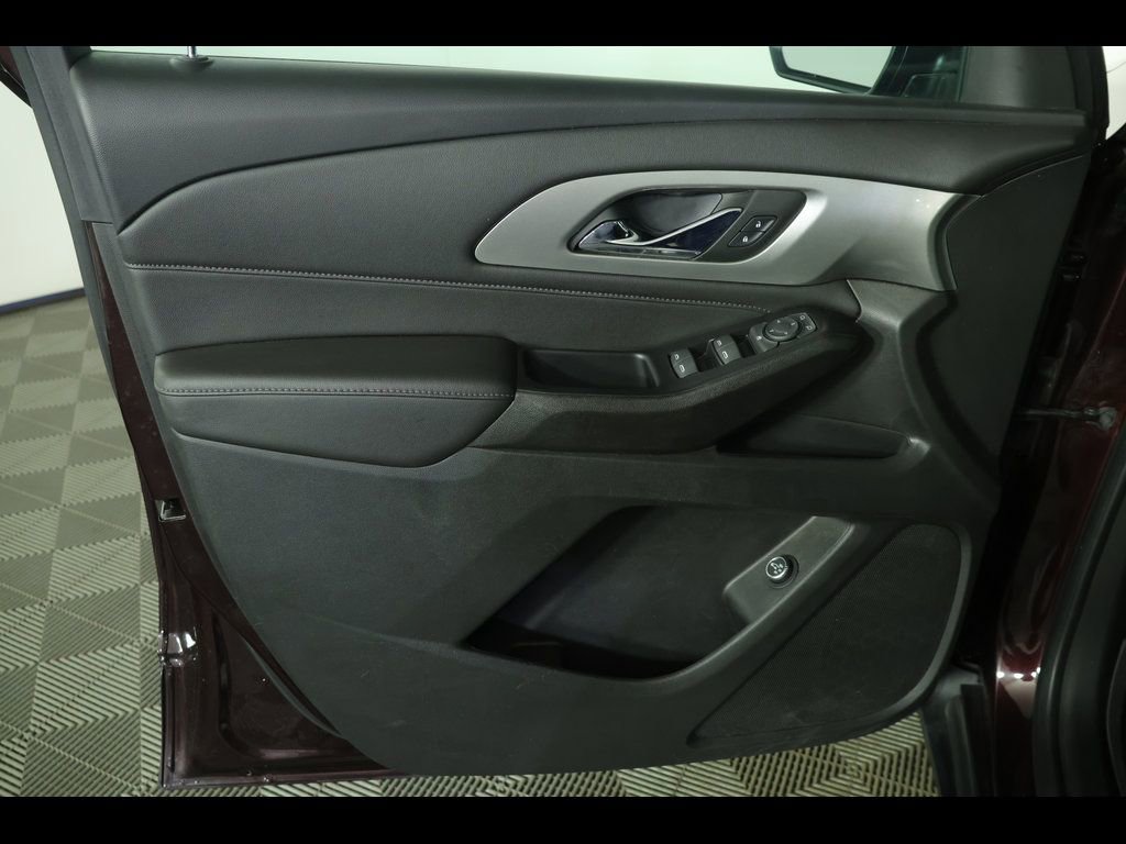 Used 2023 Chevrolet Traverse LT w/ LPO, Floor Liner Package image 23