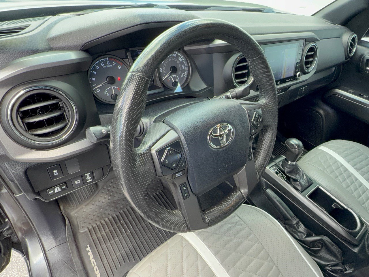 Used 2020 Toyota Tacoma TRD Sport w/ TRD Premium Sport Package RWD image 4