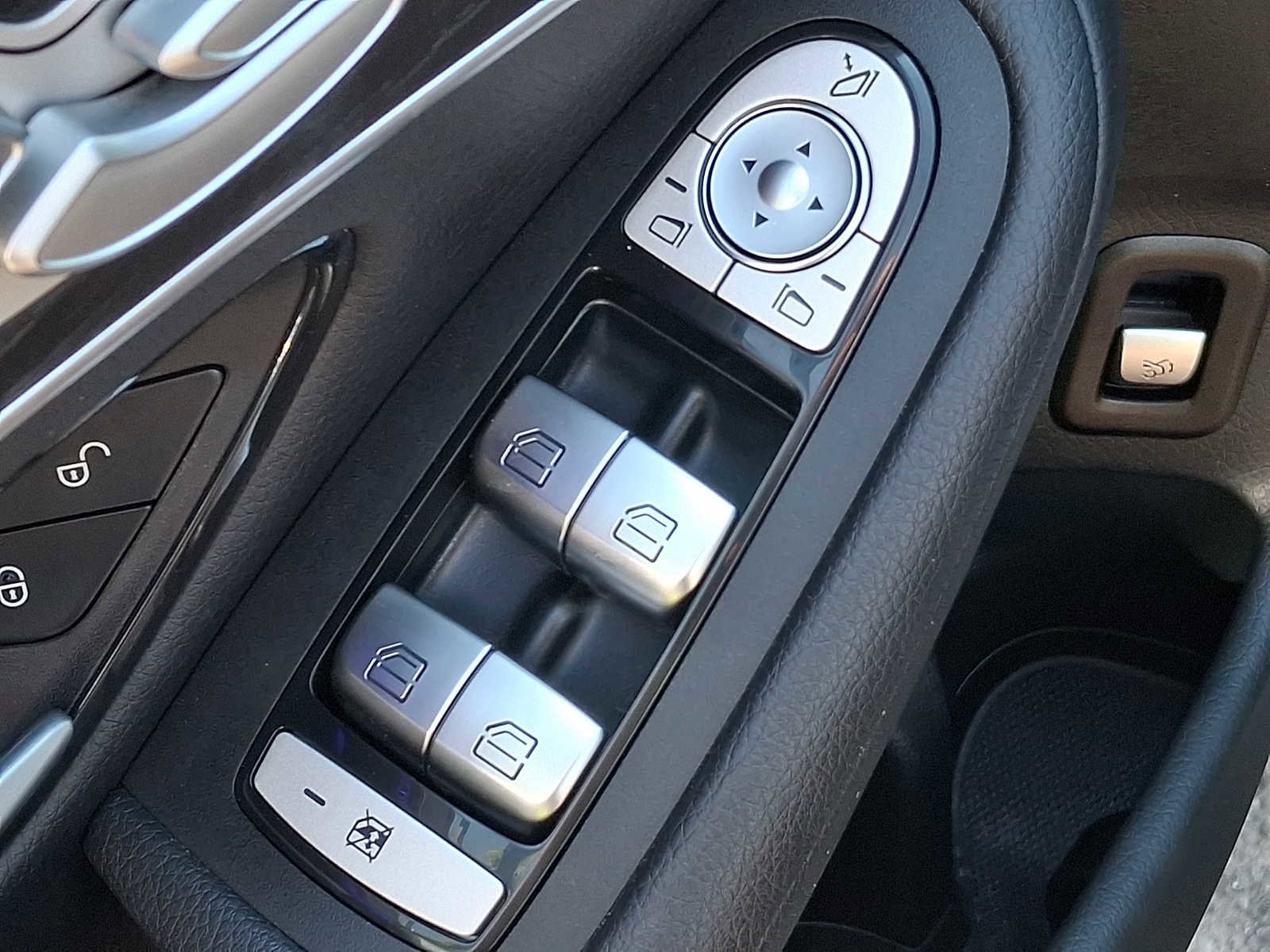 Used 2022 Mercedes-Benz GLC 300 4MATIC image 24