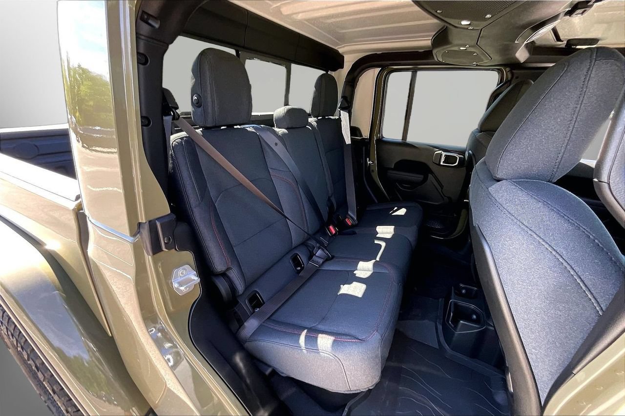 New 2026 Jeep Gladiator Rubicon w/ Steel Power Dome Hood Package AWD/4WD image 17