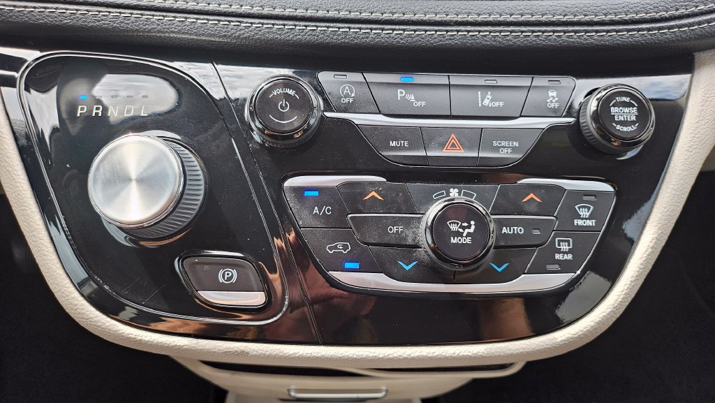 Used 2022 Chrysler Pacifica Touring-L FWD image 37