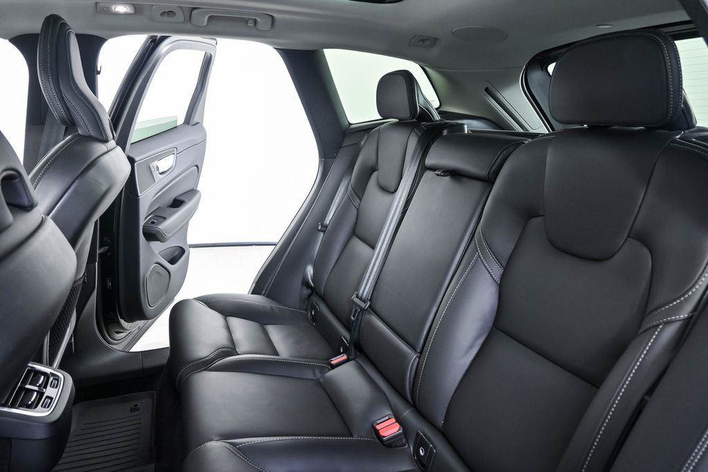 Certified 2023 Volvo XC60 B5 Ultimate w/ Climate Package FWD image 23
