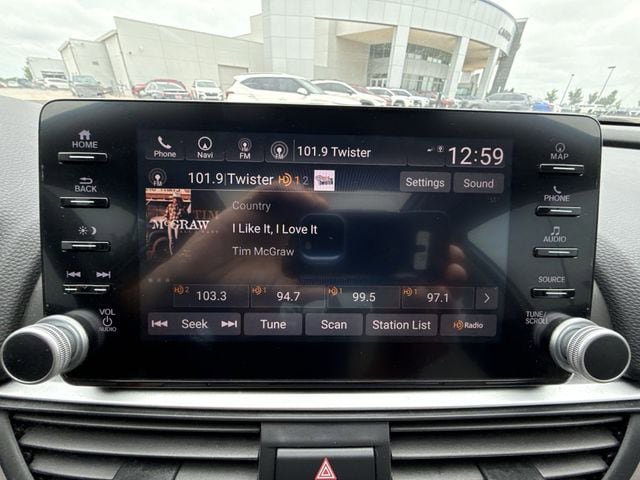 Used 2018 Honda Accord Touring image 16