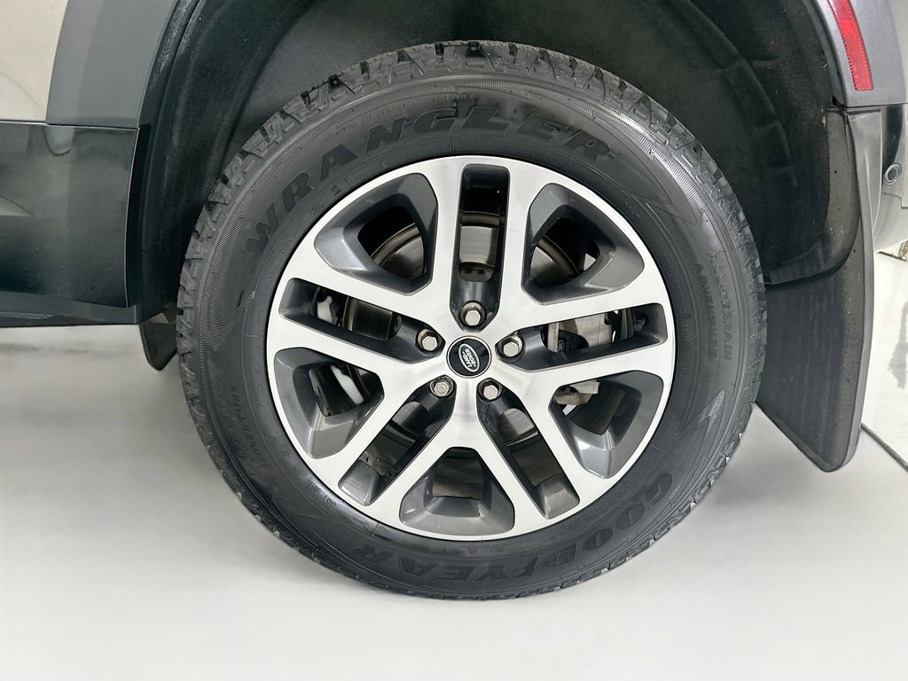 Certified 2022 Land Rover Defender 110 X-Dynamic HSE AWD/4WD image 30