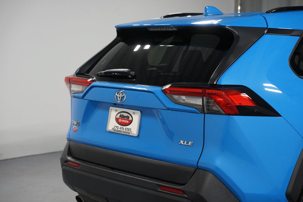 Used 2021 Toyota RAV4 XLE Premium FWD image 9