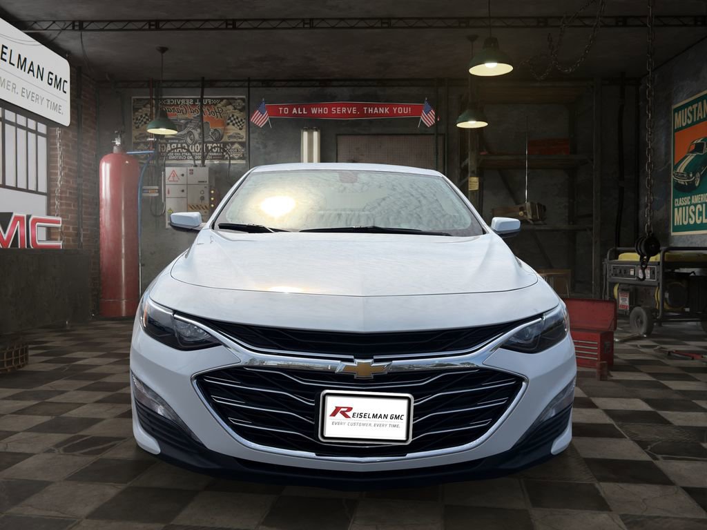 Used 2022 Chevrolet Malibu LT image 2