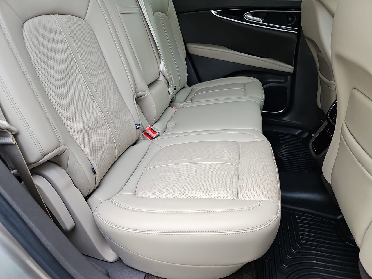 Used 2021 Lincoln Nautilus Reserve w/ Equipment Group 201A image 18