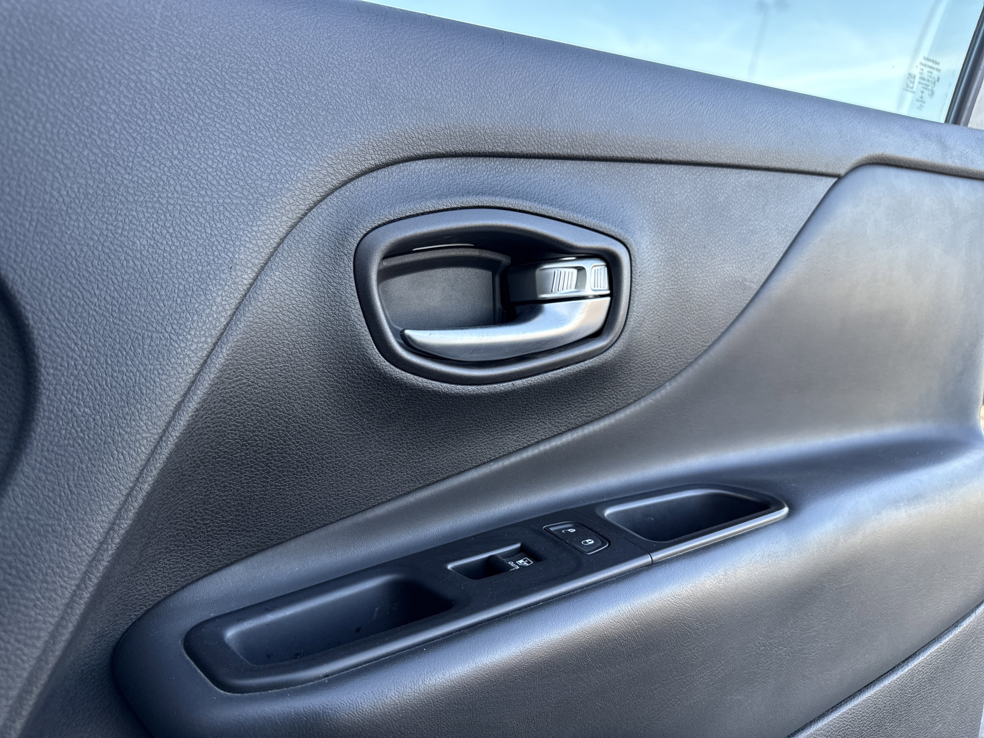 Used 2018 Jeep Renegade Altitude image 39