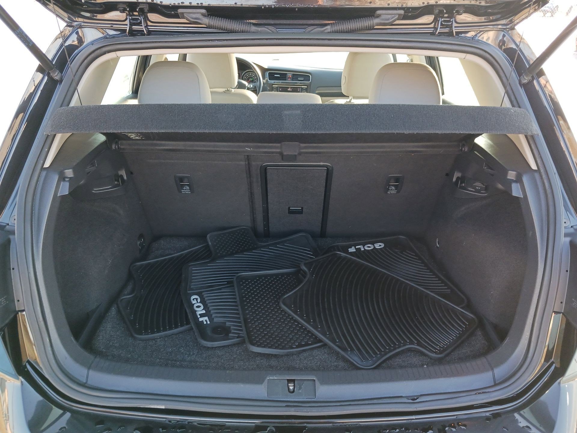 Used 2018 Volkswagen Golf S image 25