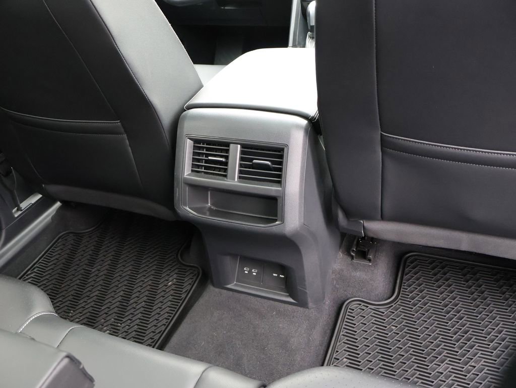 Certified 2022 Volkswagen Atlas Cross Sport SEL R-Line image 17