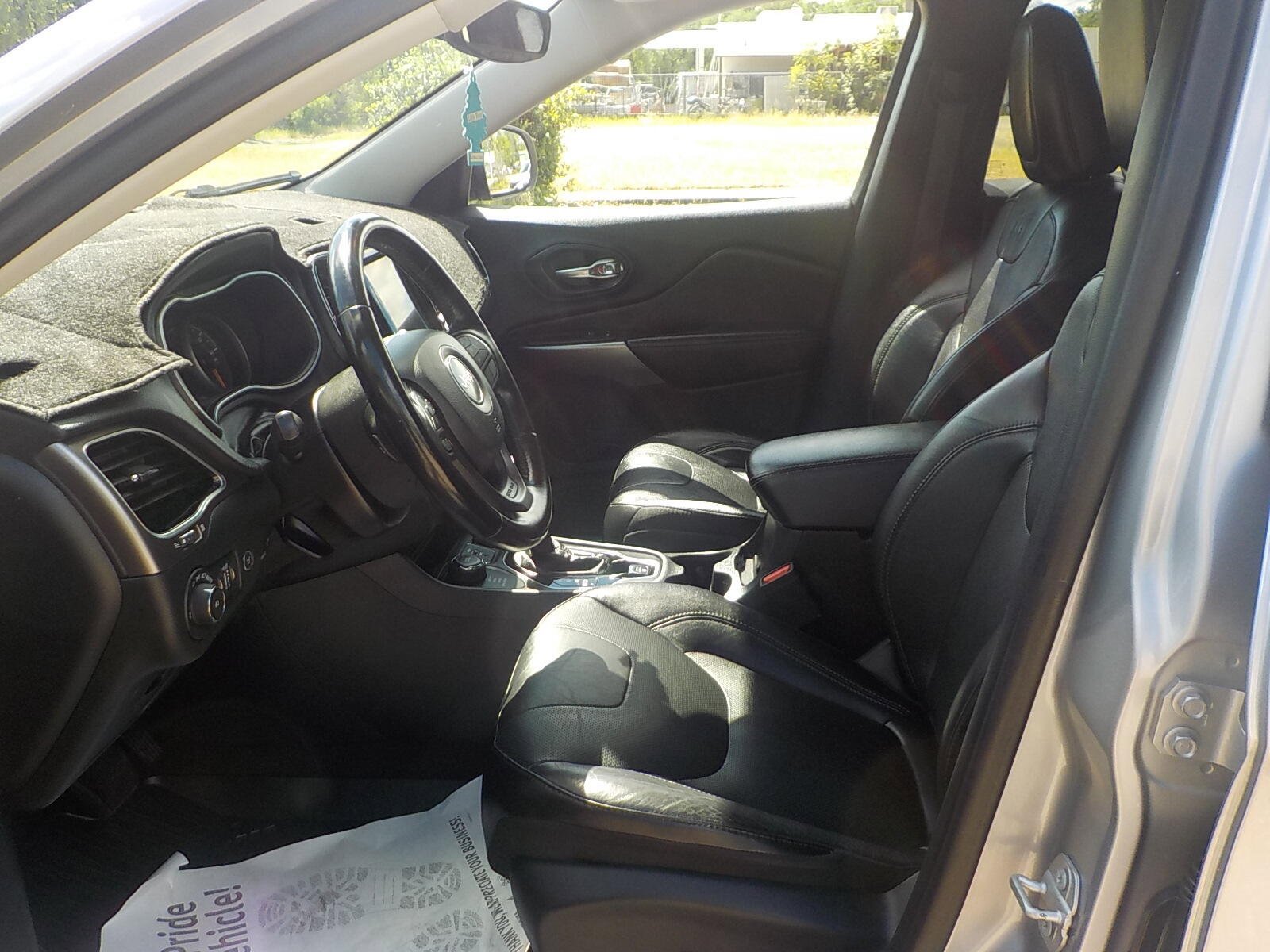 Used 2020 Jeep Cherokee Limited AWD/4WD image 18