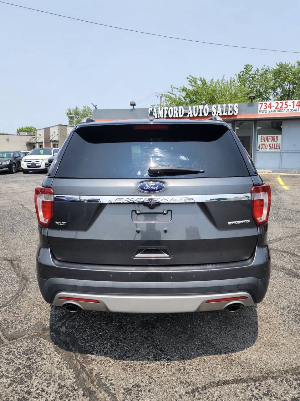 Used 2016 Ford Explorer XLT w/ Equipment Group 202A FWD image 13
