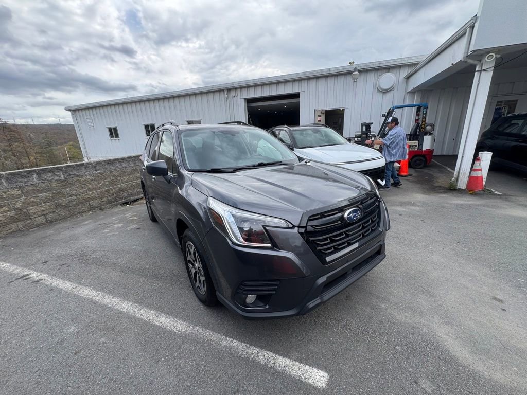 Used 2022 Subaru Forester Premium image 7