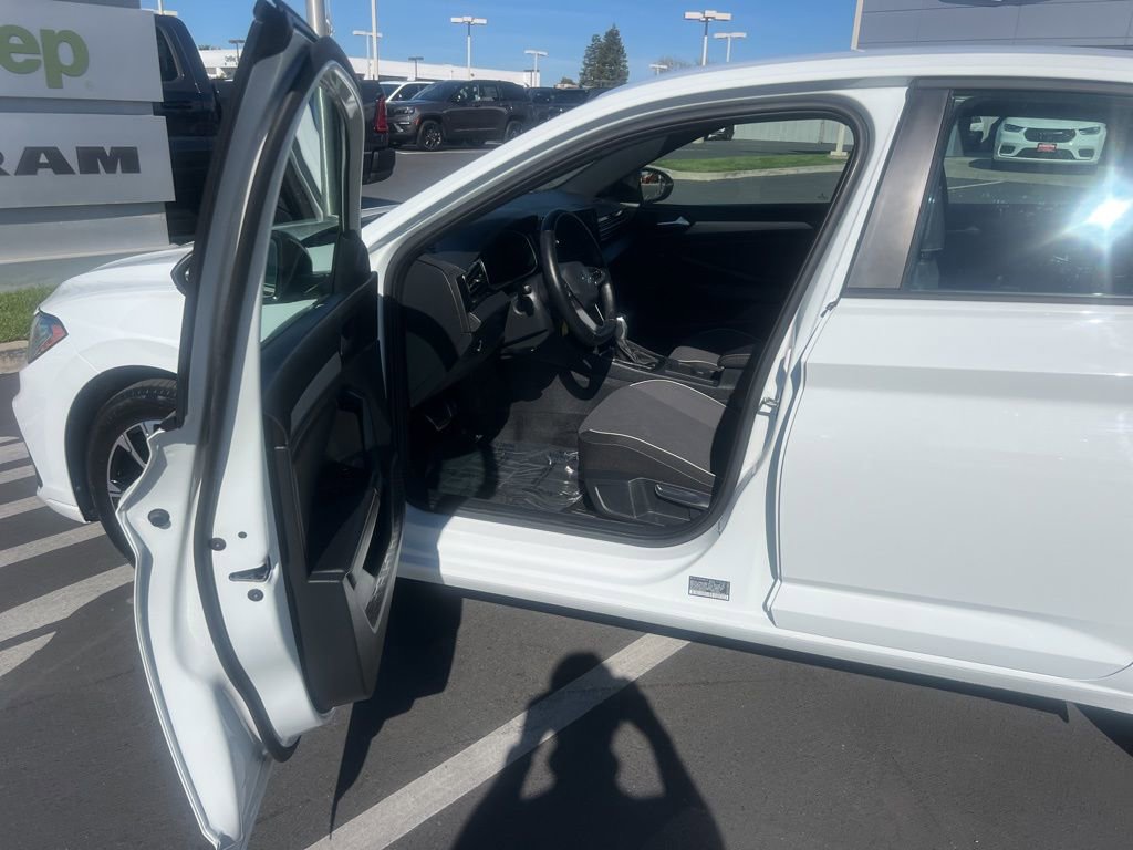 Used 2025 Volkswagen Jetta Sport image 18