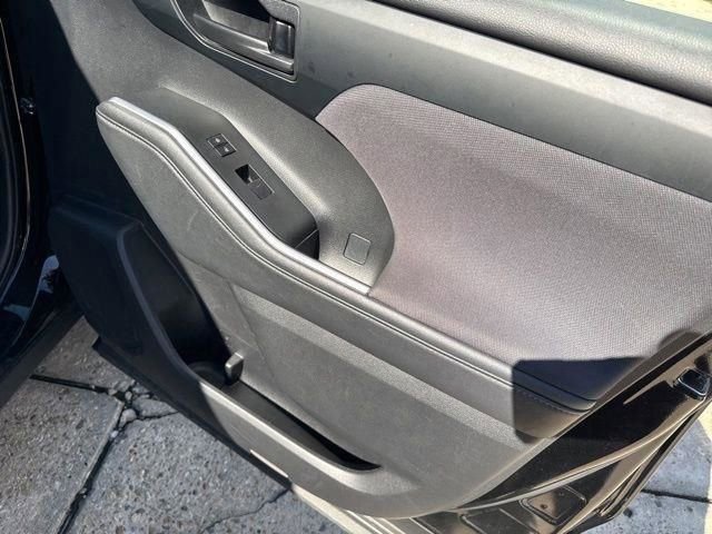 Used 2024 Toyota Highlander LE image 26