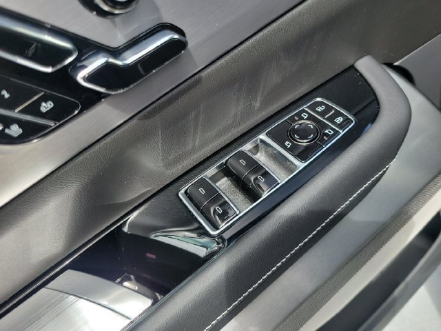 New 2027 Cadillac Vistiq Luxury AWD/4WD image 23