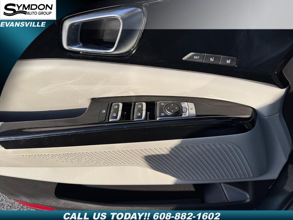 Used 2022 Kia Carnival SX image 18