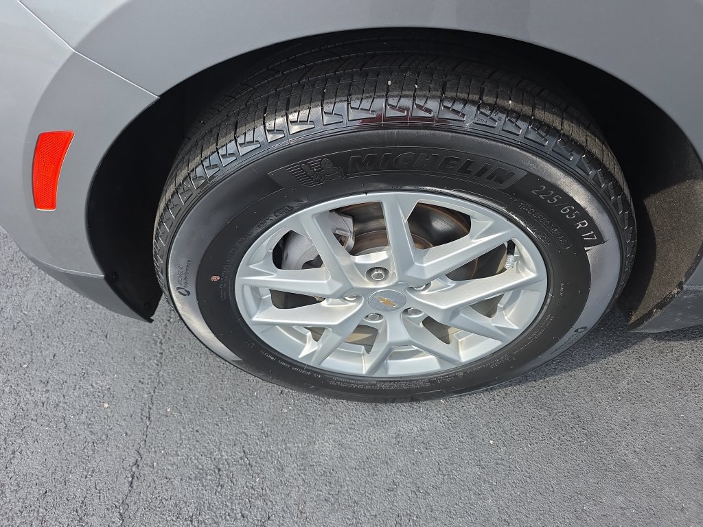 Used 2024 Chevrolet Equinox LT FWD image 11