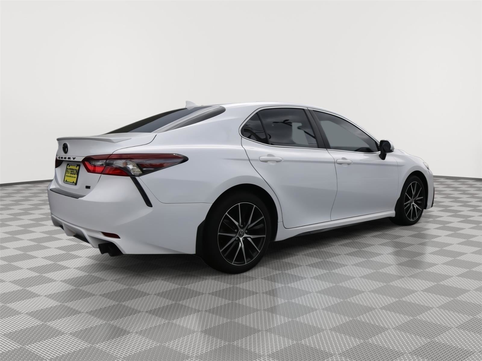 Used 2023 Toyota Camry SE FWD image 3