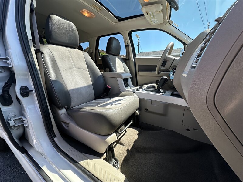 Used 2011 Mercury Mariner Premier w/ 203A Rapid Spec Order Code FWD image 13