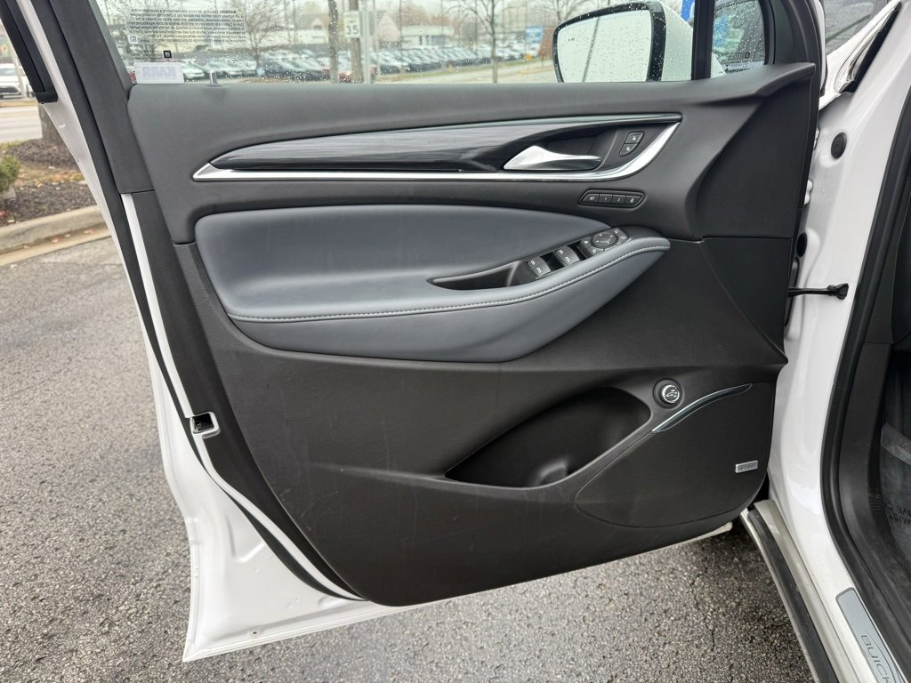 Used 2022 Buick Enclave Premium image 17