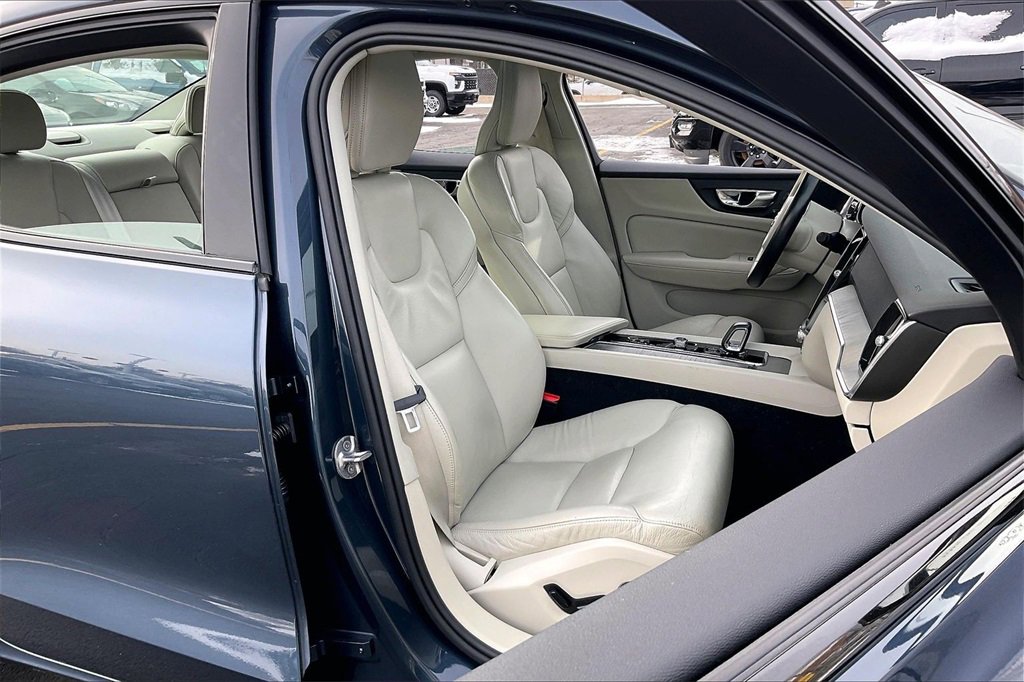 Used 2024 Volvo S60 B5 Plus image 6