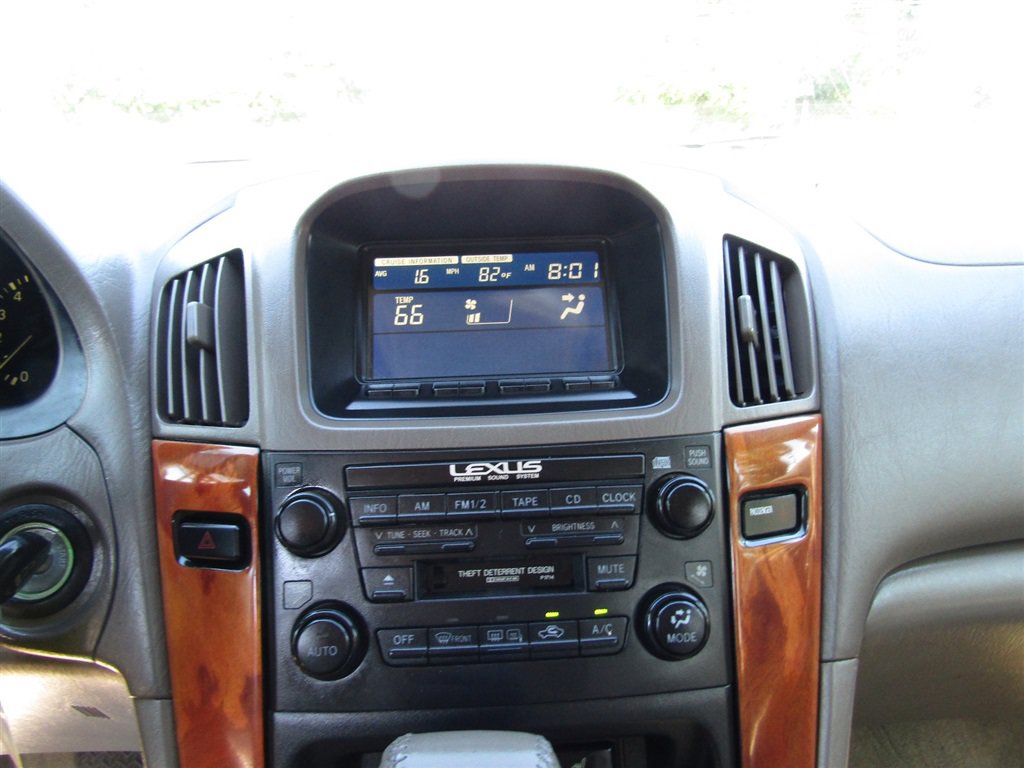 Used 2000 Lexus RX 300 4WD w/ Limited Pkg image 29