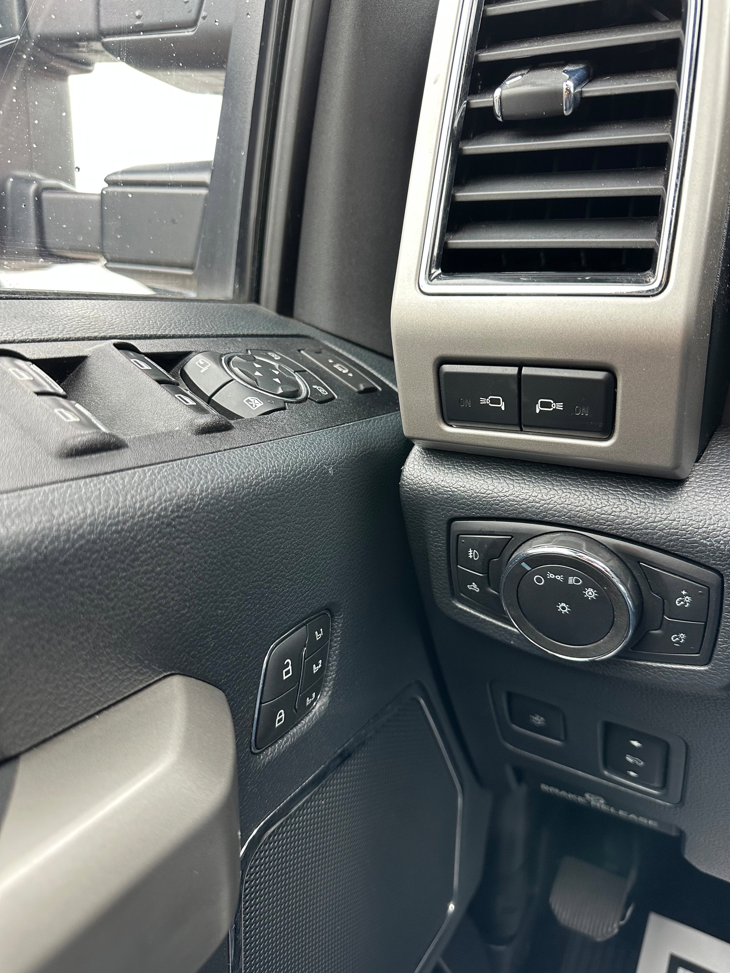 Used 2022 Ford F350 Lariat w/ Lariat Ultimate Package image 15