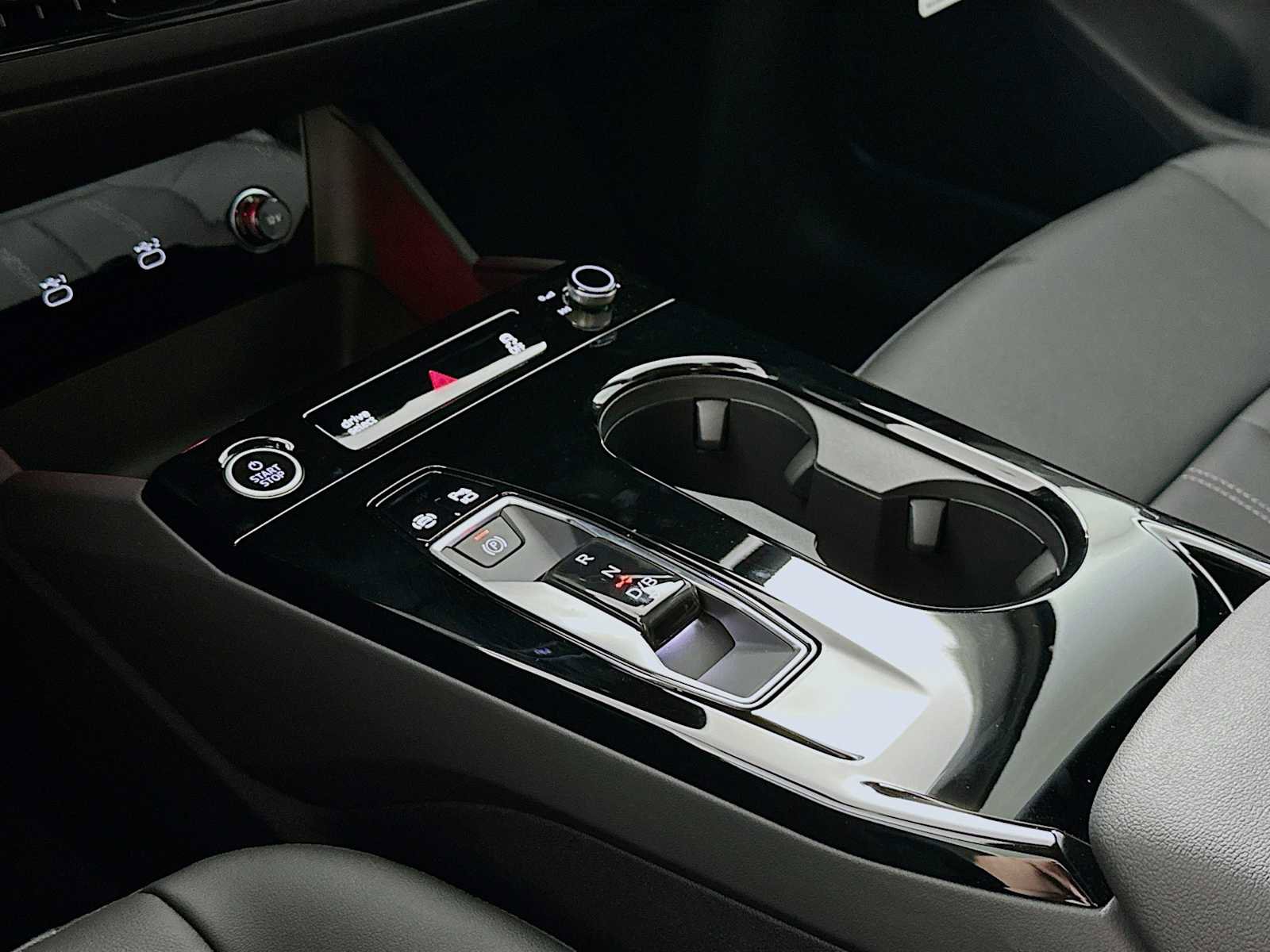 New 2025 Audi Q6 e-tron Premium Plus image 15