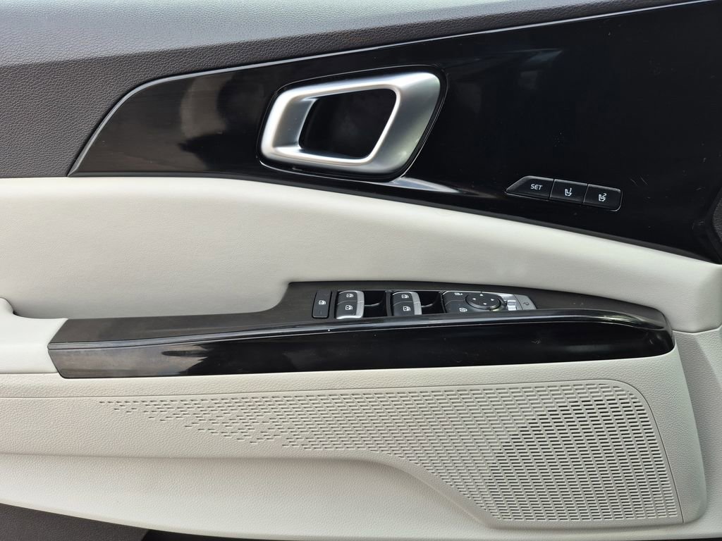 Certified 2023 Kia Carnival SX image 8