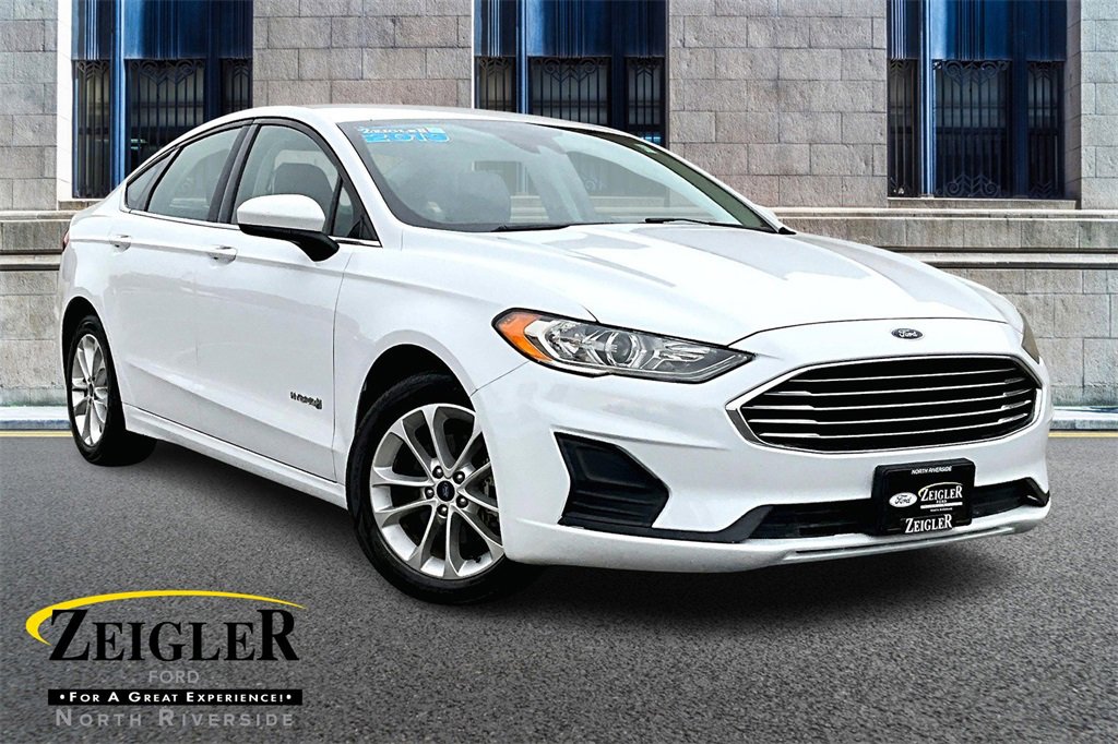 Certified 2019 Ford Fusion SE image 1