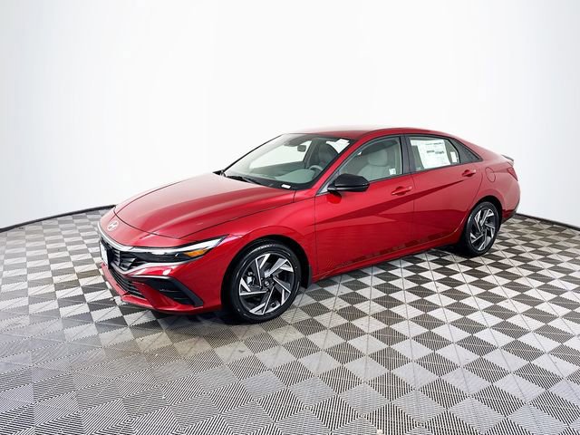 New 2025 Hyundai Elantra SEL FWD image 2