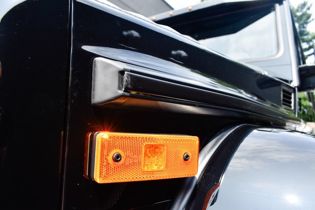 Used 2017 Mercedes-Benz G 550 Squared image 9