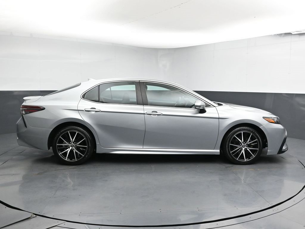 Used 2022 Toyota Camry SE image 9
