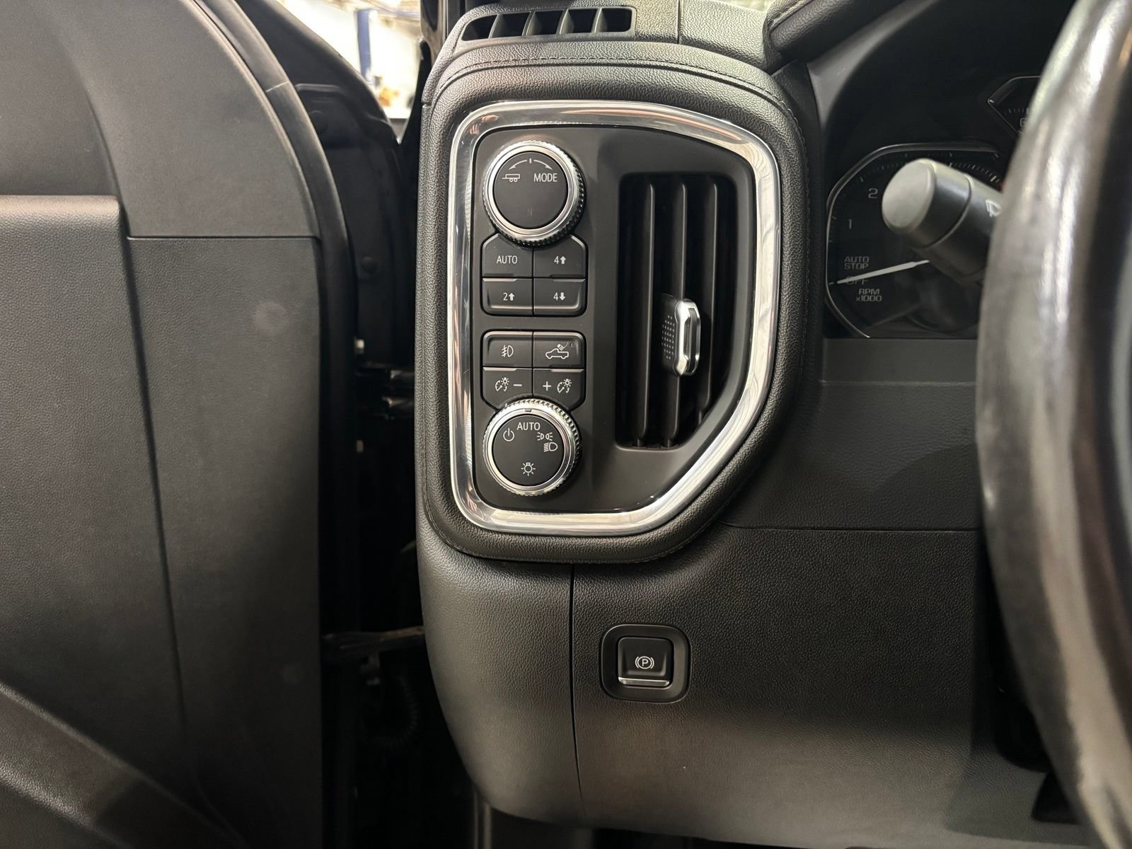 Used 2021 GMC Sierra 1500 Elevation w/ X31 Off-Road Package AWD/4WD image 16