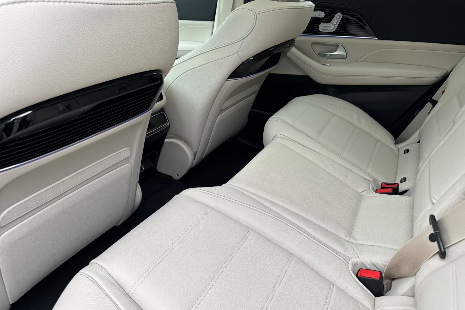 New 2026 Mercedes-Benz GLS 450 4MATIC image 14