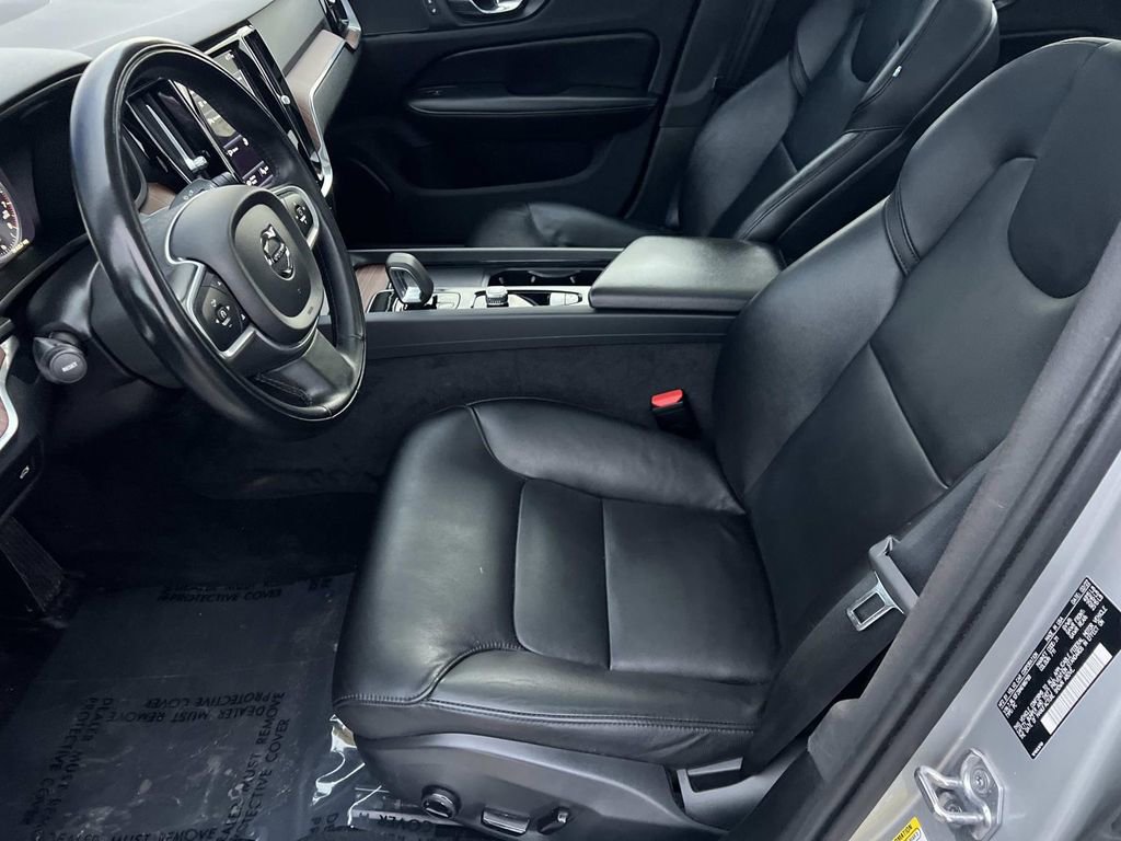 Used 2022 Volvo S60 B5 Momentum image 14