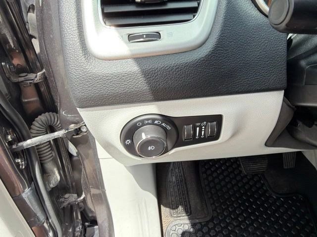 Used 2021 Jeep Compass Latitude w/ Convenience Group FWD image 17